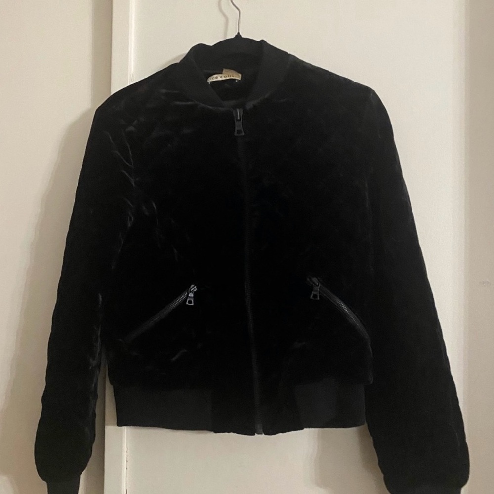 Alice + Olivia Delia Velvet Bomber
Jacket Size Small